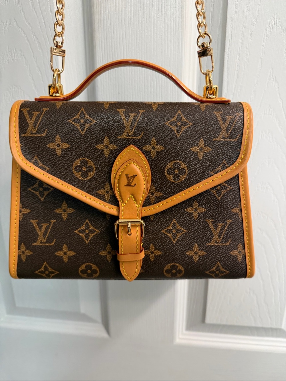 LV Ivy Monogramed Canvas Crossbody Bag